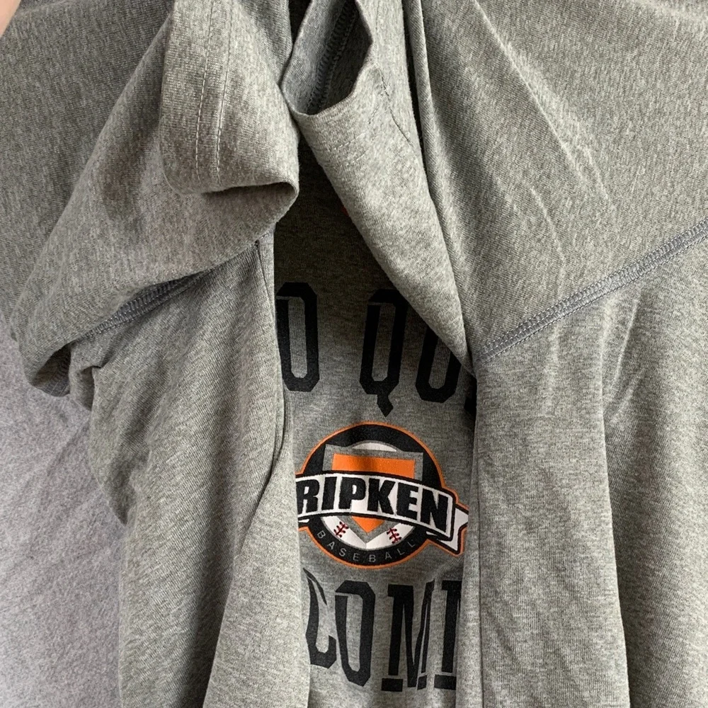 UNDER ARMOUR | XL LOOSE UNISEX T-SHIRT CAL RIPKEN | GREY BLACK ORANGE BALTIMORE - Picture 9 of 11
